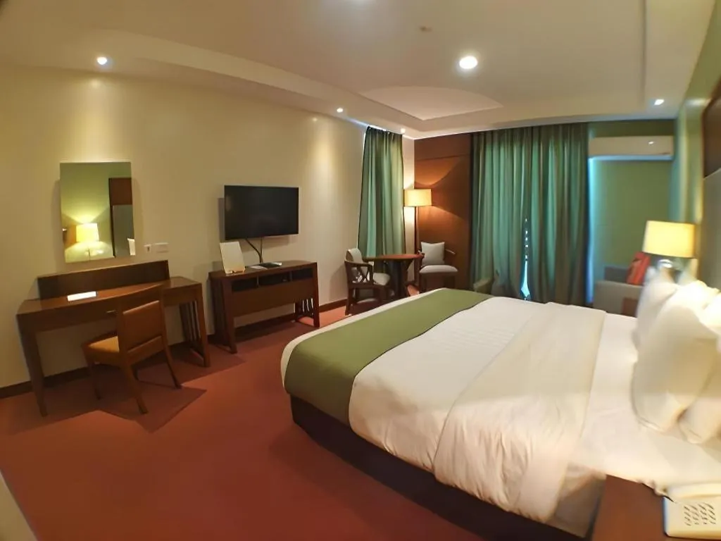 Mansion Garden Hotel Olongapo 4*,