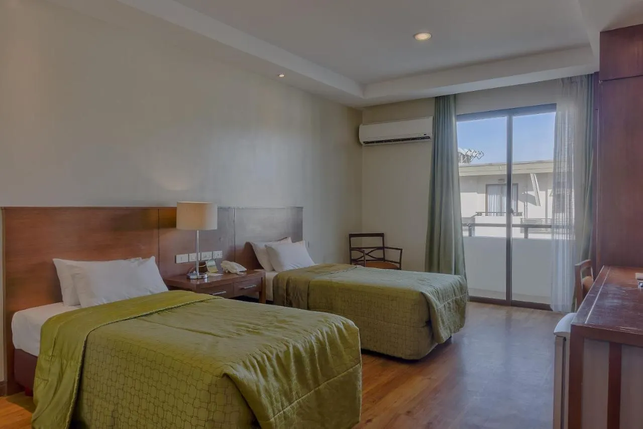 Mansion Garden Hotel Olongapo 4*,